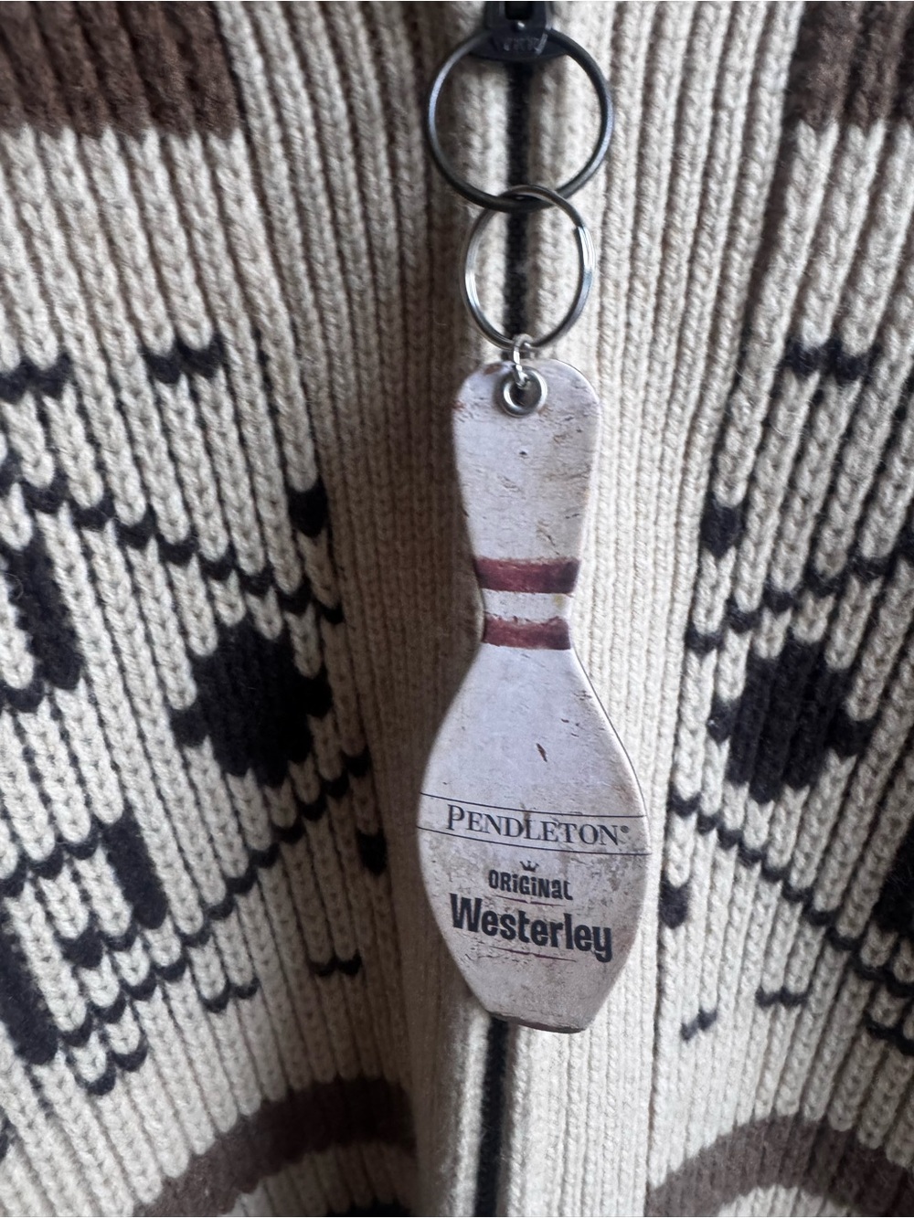 Cozy Pendleton classic cardigan - Picture 3 of 7